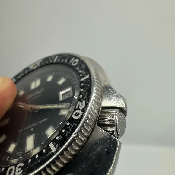 Seiko Black and Silver Diver's Watch - Picture 6 of 8